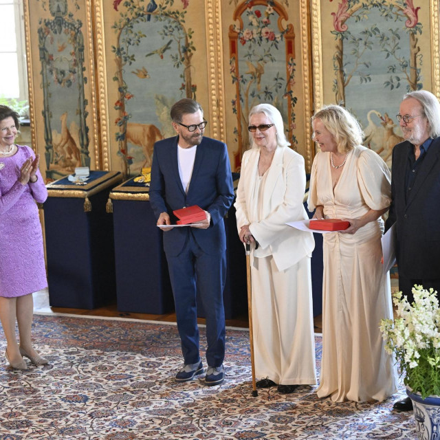 Članovi ABBA-e u Kraljevskoj palači u Stockholmu primili su kraljevski orden od kralja Carla i kraljice Silvije
