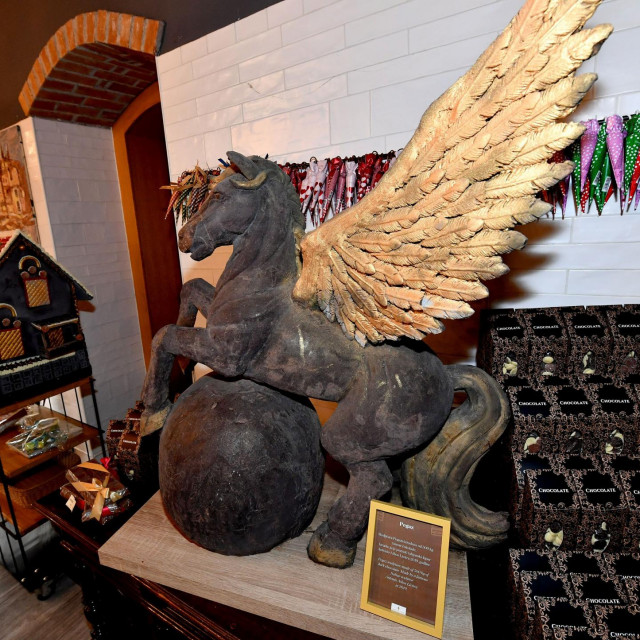 Skulptura Pegaza izrađena od 500 kg čokolade
 