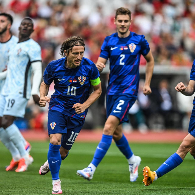 Luka Modrić slavi prvi gol 