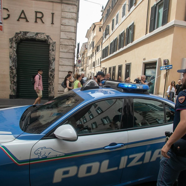 Policija ispred Bulgarija u Rimu