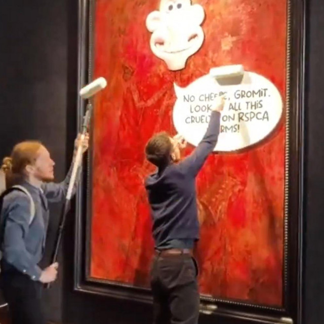 Aktivisti vandaliziraju portret kralja Charlesa