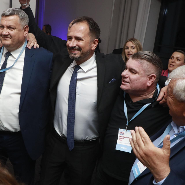 Velimir Bujanec u stožeru DP-a nakon parlamentarnih izbora
