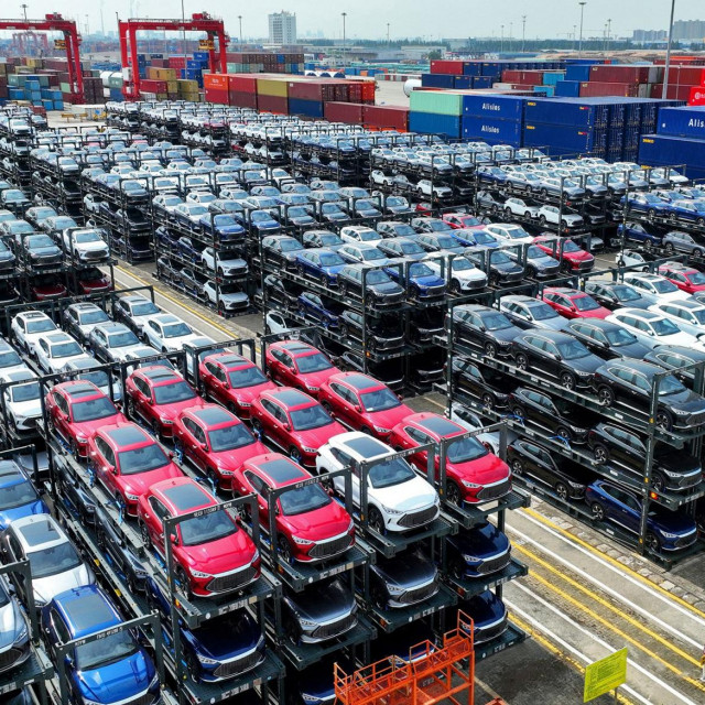 Automobili u luci Suzhou, spremni za izvoz
