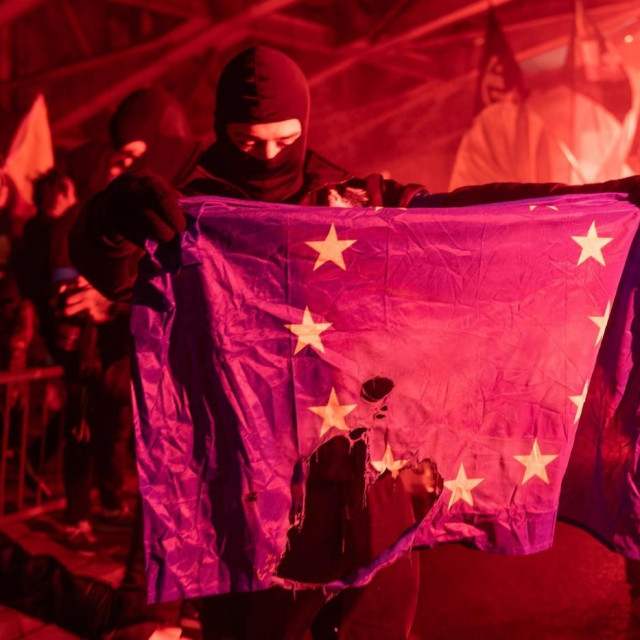 Paljenje zastave Europske unije u Poljskoj