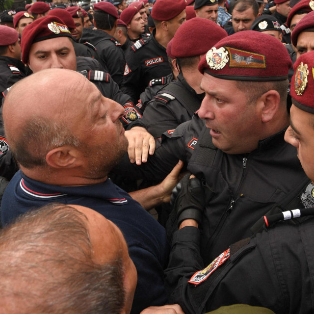 Prosvjednici u Erevanu traže ostavku armenskog premijera Nikole Pašinjana