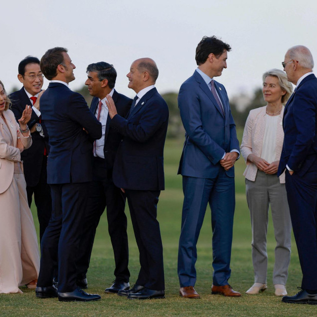 Sastanak G7 u Italiji, na fotografiji Charles Michel, Giorgia Meloni, Fumio Kishida, Emmanuel Macron, Rishi Sunak, Olaf Scholz, Justin Trudeau, Ursula von der Leyen i Joe Biden