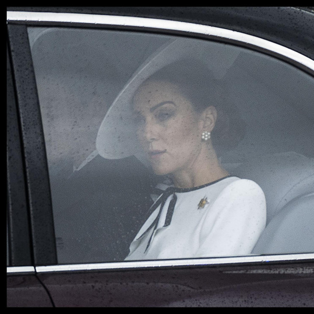 Princeza Kate Middleton uočena je u autu