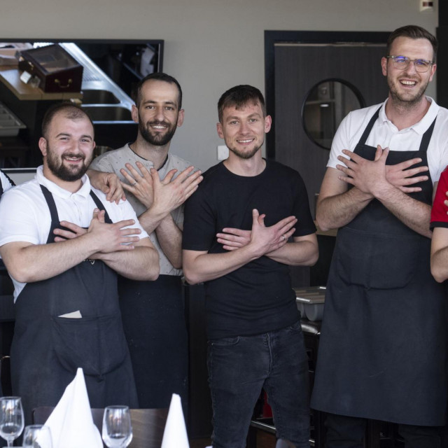 Albanski konobari u talijanskom restoranu Portofino