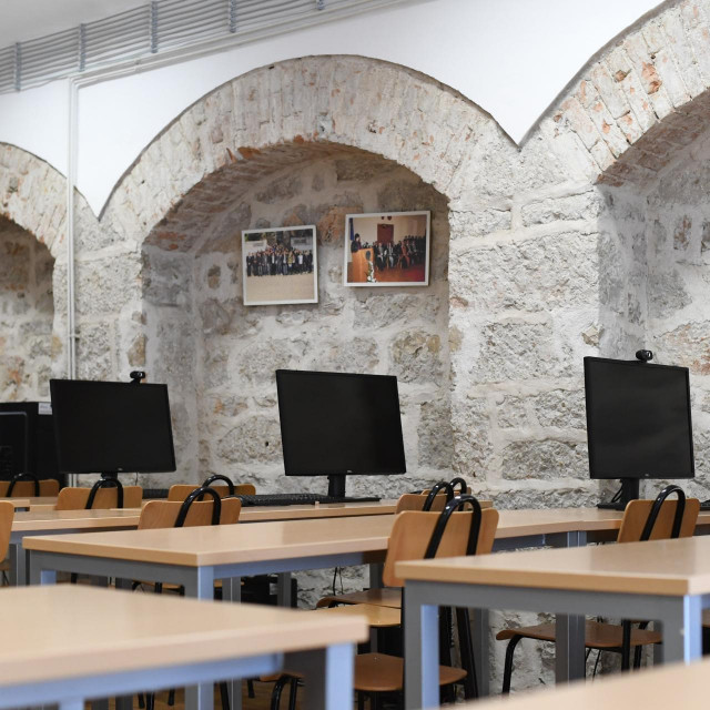sd specijal
Zadar, 120923.
Zajednica tehnicke kulture Zadarske zupanije je nedavno uspjesno provela izazovan europski projekt Kreativna skola STEM-a. Vrijednost ovog projekta iznosi 137.626,07 EUR (1.036.943,59 kuna) i odobren je u sklopu prijave na poziv Jacanje kapaciteta organizacija civilnog drustva za popularizaciju STEMA-a.