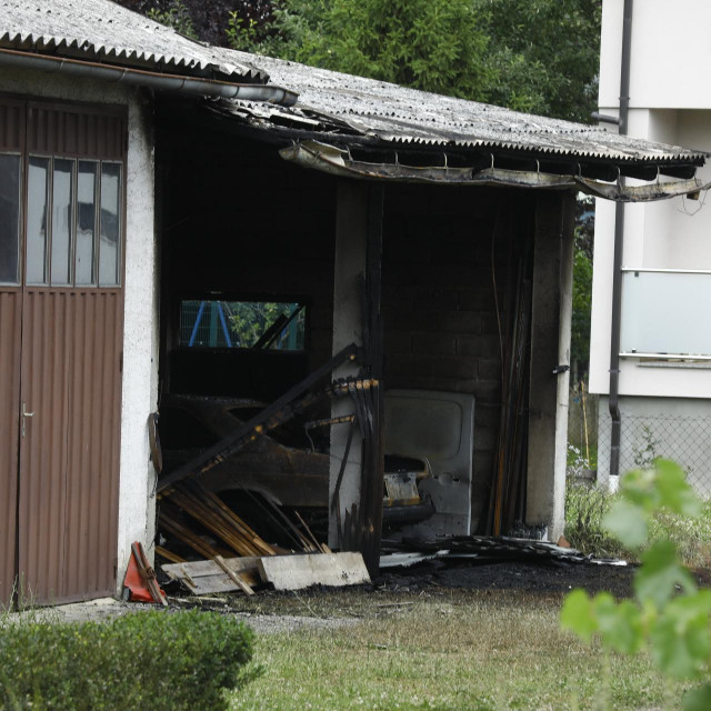 Garaža u kojoj su noćas izgorjela tri auta