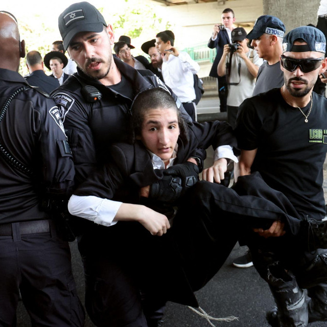 Prosvjed ortodoksnih židova protiv dekreta Izraelskog vrhovnog suda o njihovom ulasku u vojsku