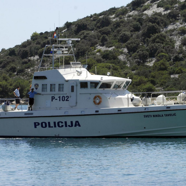 Policijski brod (ilustracija)