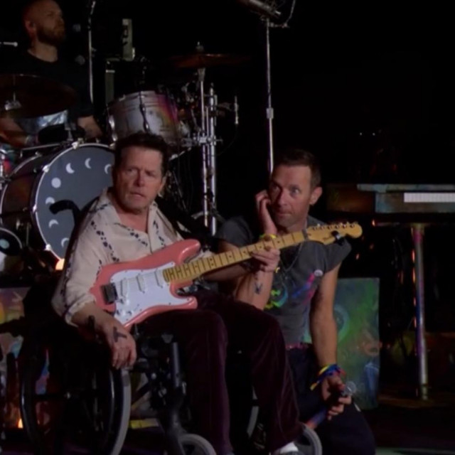 Chris Martin i Michael J. Fox na koncertu Coldplaya na Glastonbury Festivalu