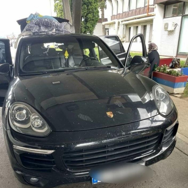 Porsche Cayenne u kojem je krijumčaren novac