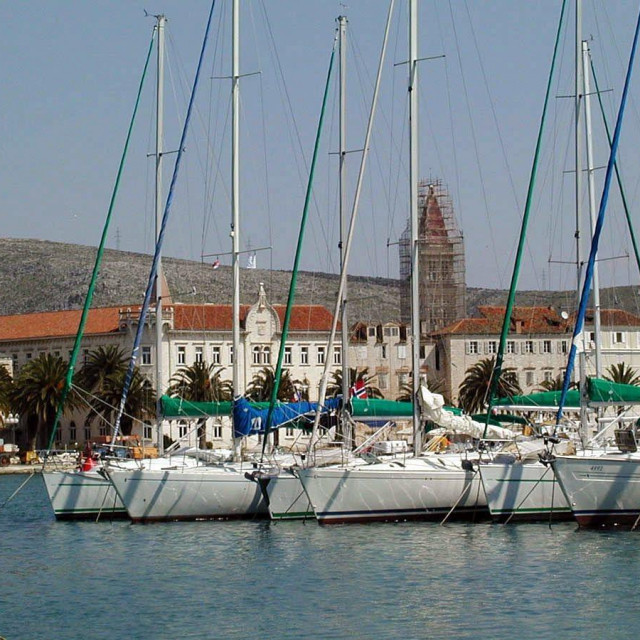 TROGIR, 21.01.02.
ACI MARINA
SNIMIO: IVAN ERCEG
-POK-