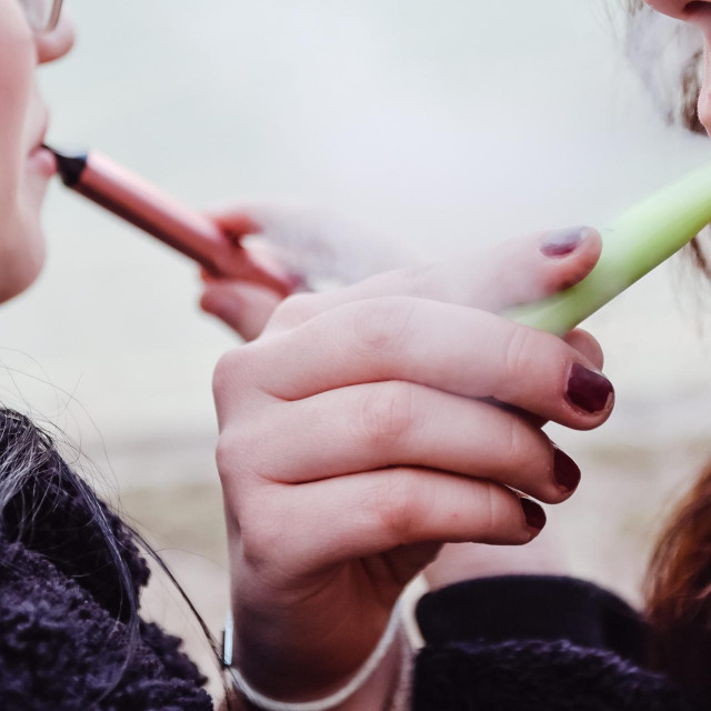 Mladi se okreću e-cigaretama koje su za njih posebno opasne