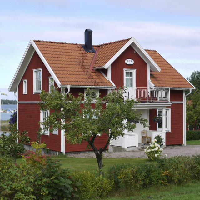 Tipična švedska kuća na jezeru Vänernsee