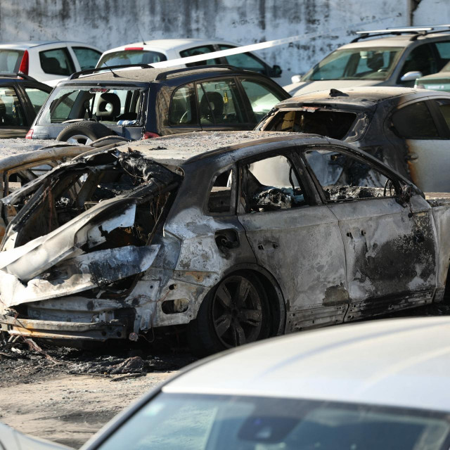 Automobili su izgorjeli na Pujankama