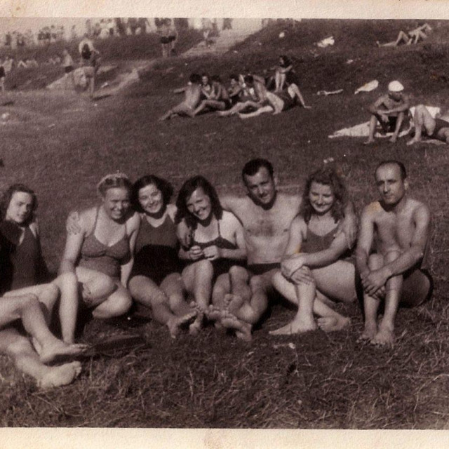 Fotografija kupanja na Savi iz četrdeseti