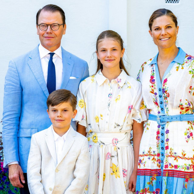 Švedska princeza sa suprugom Danielom i djecom Estelle i Oscarom