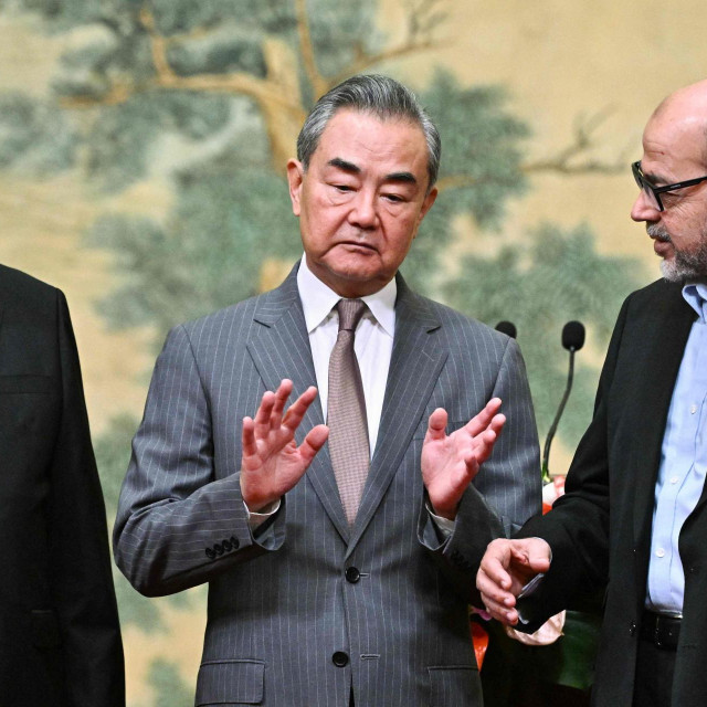 Mahmoud al-Aloul (Fatah), kineski ministar vanjskih poslova Wang Yi i Mussa Abu Marzuk (Hamas)