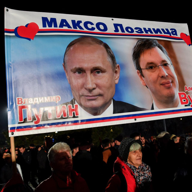 Transparent podrške Putinu i Vučiću