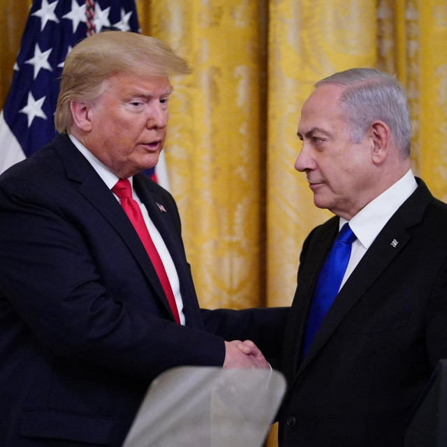 Benjamin Netanyahu i Donald Trump na sastanku u Bijeloj kući 2020. godine