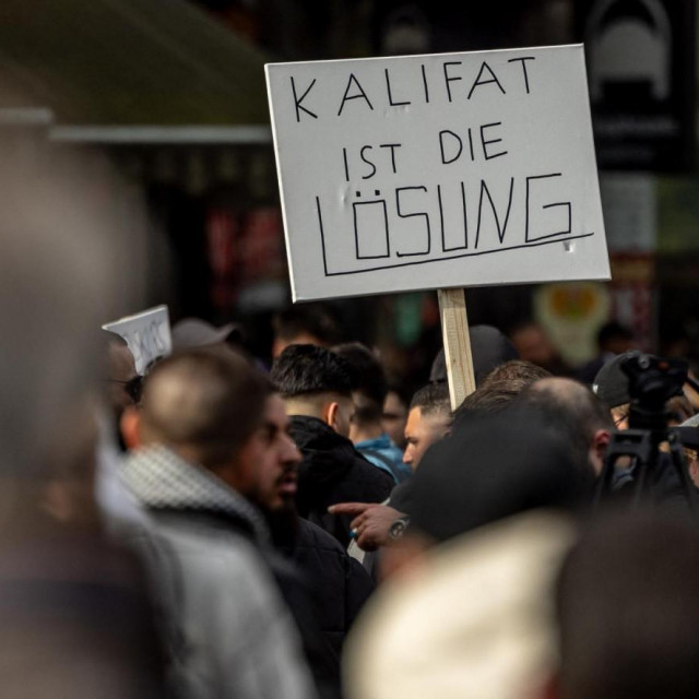 Prosvjed radikalnih islamista u travnju u Hamburgu, na kojem su okupljeni, između ostaloga, poručili da je kalifat rješenje