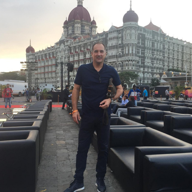 Igor Štimac kod hotela Taj Mahal u Mumbaiju