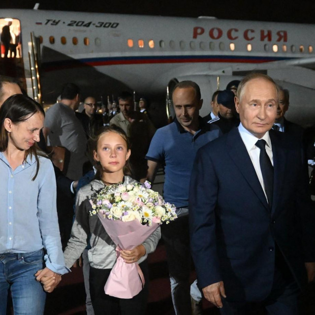 Artem i Ana Dultseva s djecom, Vladimir Putin