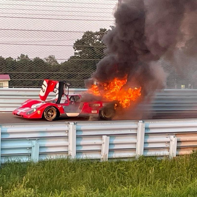 Zapalio se rijetki trkaći Ferrari