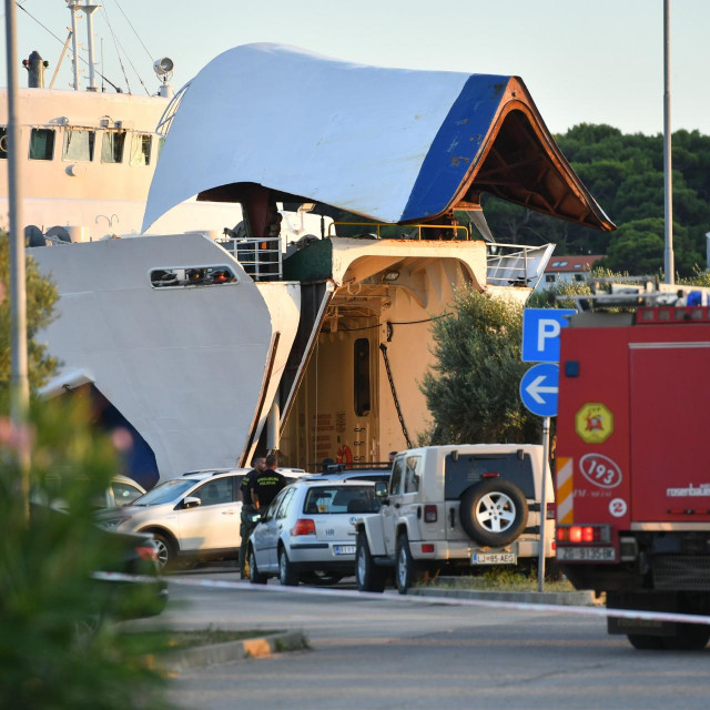 Rampa trajekta Lastovo priklještila je mornare