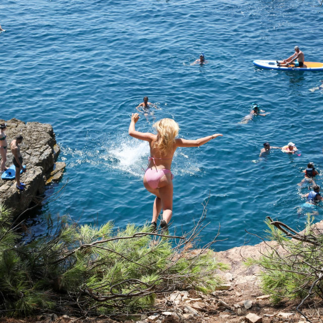 Vrlo visoke temeperature napunile su plaže oko Pule