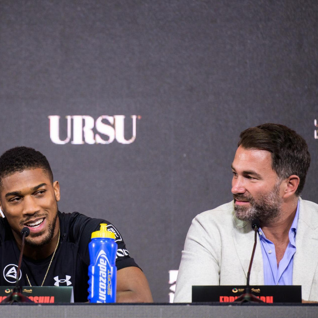 Eddie Hearn i Anthony Joshua