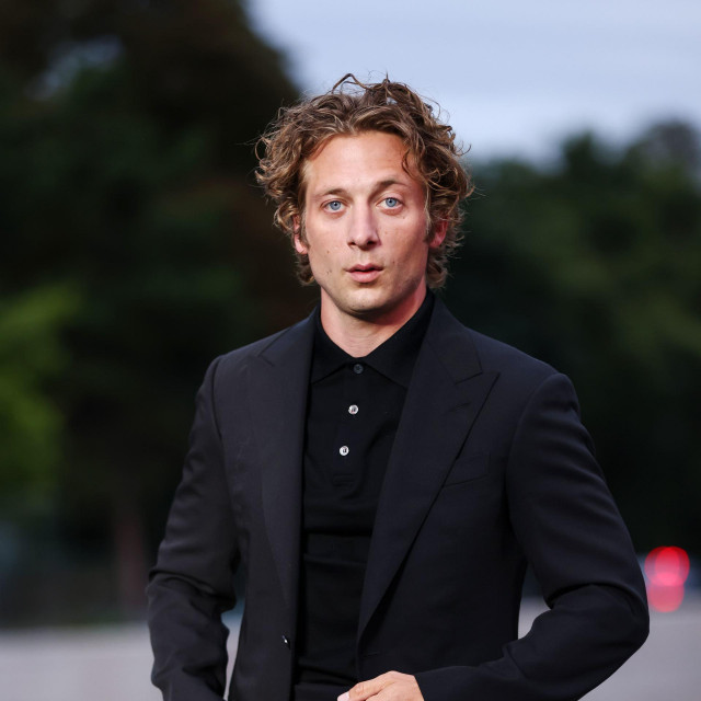 Jeremy Allen White nastavlja suradnju s Calvinom Kleinom
 