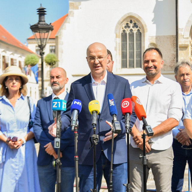 Mario Radić održao je press konferenciju na Markovu trgu neposredno nakon izbornog sabora