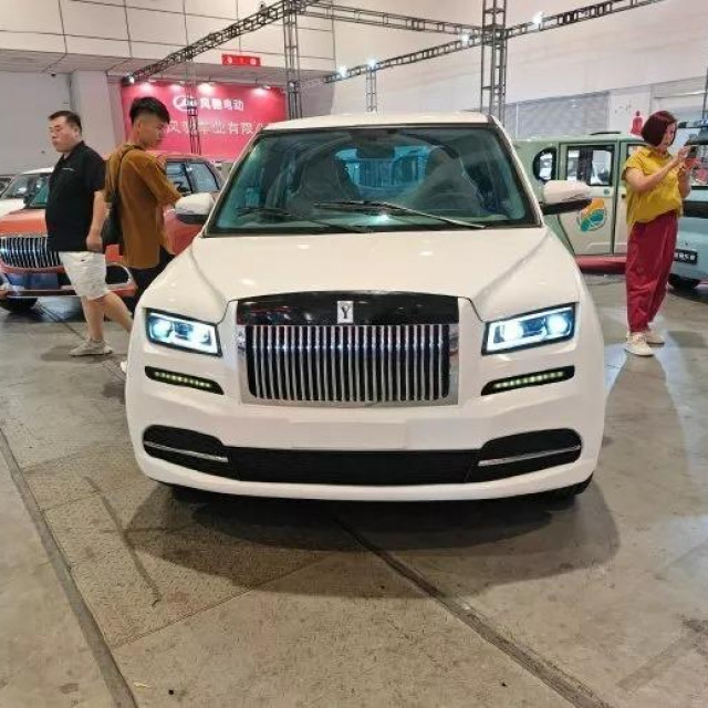 Kineske mini kopije Rolls Roycea i Maybach