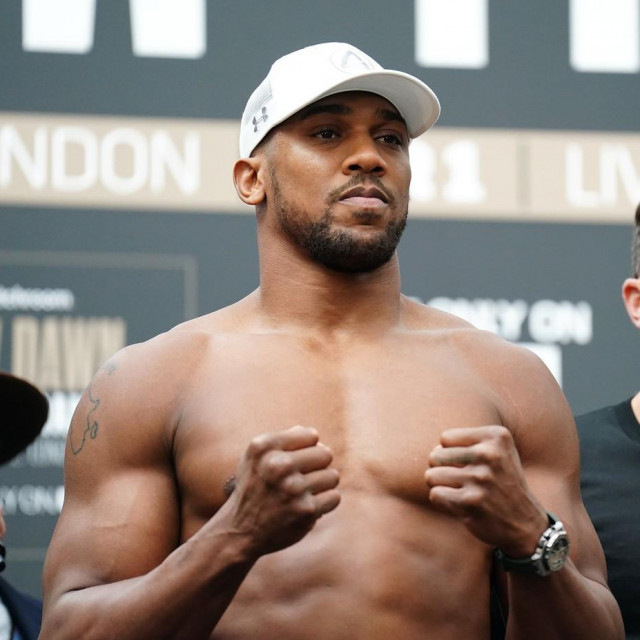 Anthony Joshua (lijevo) i Eddie Hearn (desno)