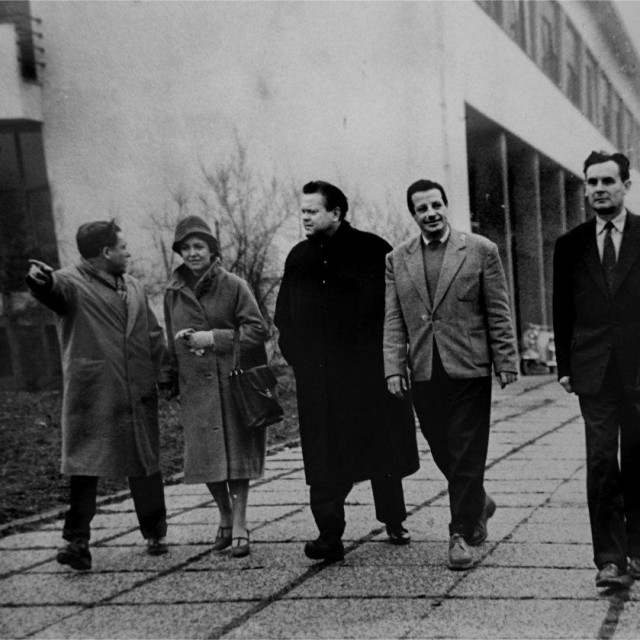 Orson Welles ispred Studija 3 u Jadran Filmu