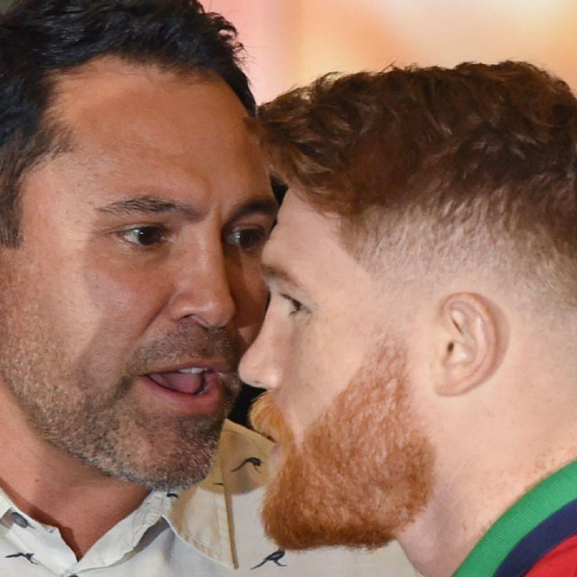 Oscar De La Hoya (lijevo) i Saul Alvarez (desno)