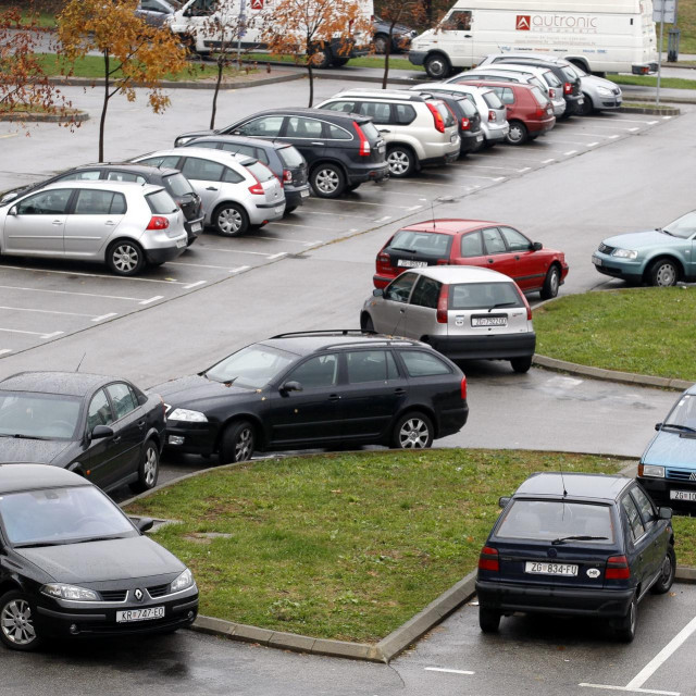 Besplatan parking na Savici