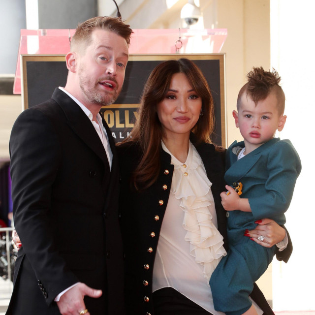 Macaulay Culkin i Brenda Song sa sinčičem Dakotom Songom Culkinom