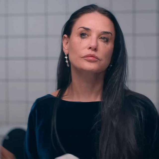 Demi Moore, doduše, danas ima 61 godinu, a ne 50 kao u filmu