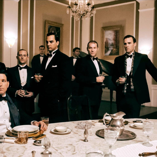 Jonathan C. Stewart, Rich Graff, Ian Bell, Anthony Dicarlo i Craig Thomas Rivela kao Benjamin ‘Bugsy‘ Siegel, Lucky Luciano, Meyer Lansky, Frank Costello i Vito Genovese u miniseriji ‘The Making Of The Mob: New York‘, 2015.