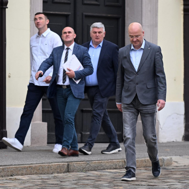 Lideri Domovinskog pokreta iz vremena pregovora s HDZ-om oko koalicije. Na fotografiji Ivan Penava, Damir Barna, Josip Dabro i Mario Radić