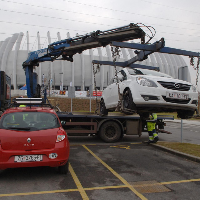 Pauk ima pravo ukloniti automobil nepropisno parkiran na mjestu za osobe s invaliditetom