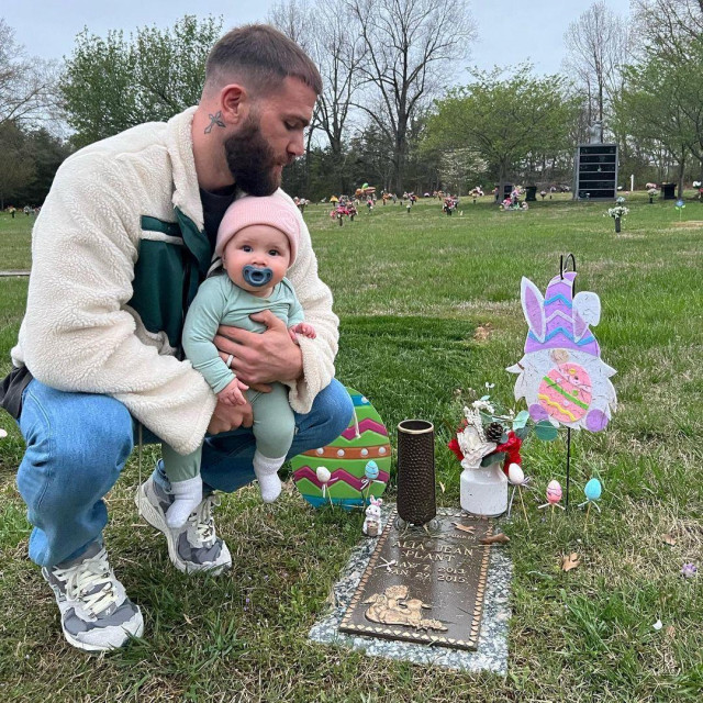 Caleb Plant na grobu svoje tragično preminule kćerke