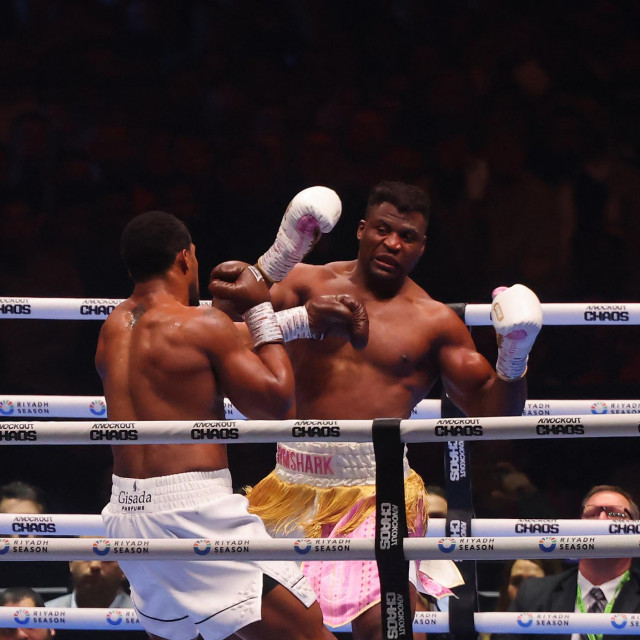 Anthony Joshua vs. Francis Ngannou 