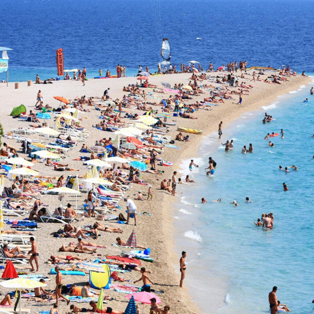 Zlatni Rat na Braču jedna je od najpoznatijih, najljepših, ali i najsigurnijih plaža na Jadranu.
 