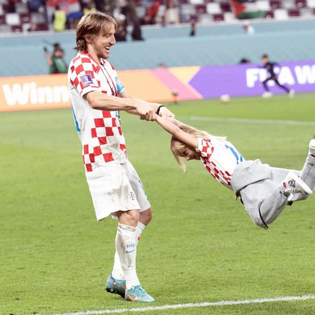 Luka Modrić s kćeri